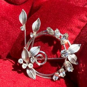 Vintage Krementz Mid Century Rhinestone Leaf Silver Tone Brooch